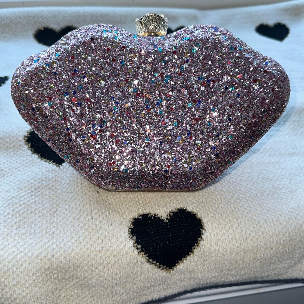 Heart shape clutch
